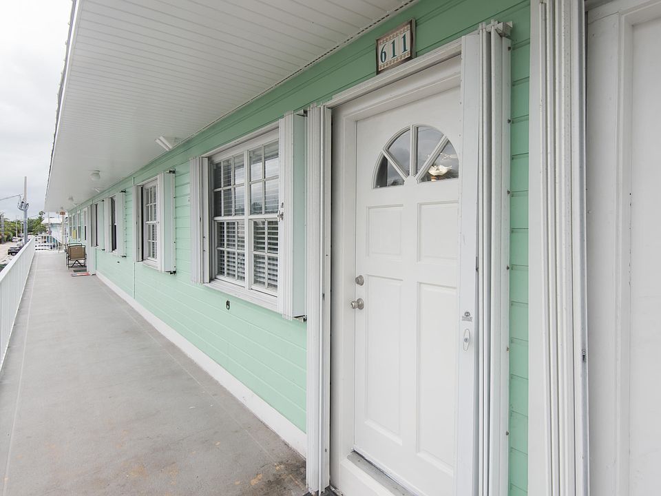 1st image of 3201 Flagler Ave APT 611