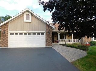 5016 Lake Dawnwood Dr, Johnsburg, IL 60051