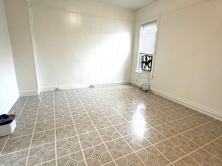 225 Carpenter St — Photo 9