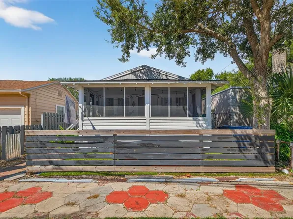 914 Dartmoor St N, Saint Petersburg, FL 33701