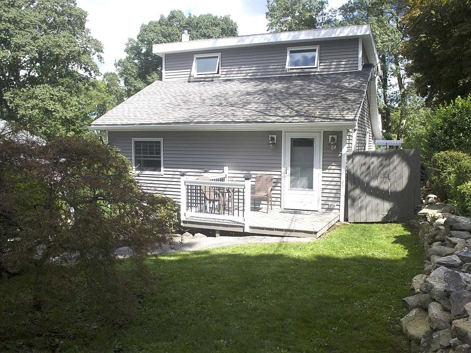 1st image of 90 Cooledge Dr