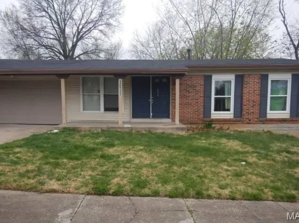 12111 La Padera Ln, Florissant, MO 63033