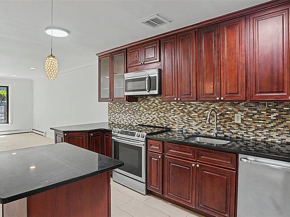 3rd image of 1117 Decatur Street