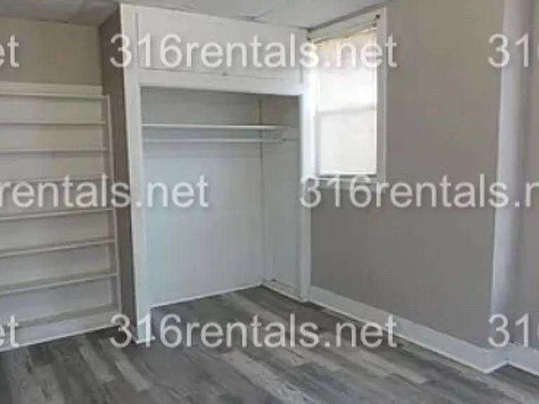 School Apartments — Photo 10
