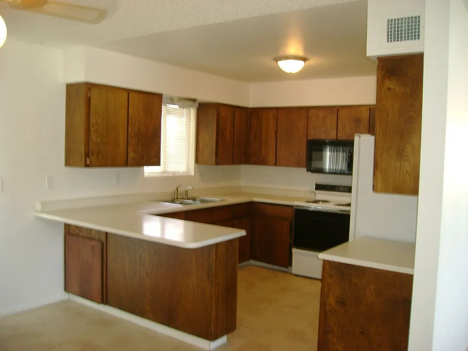  Kitchen tile floor