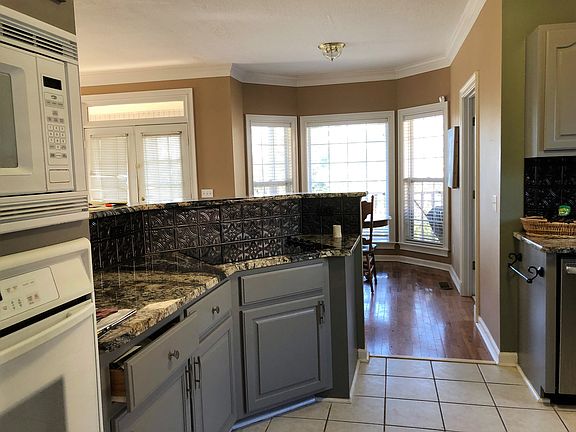 3rd image of 126 Eighteen Grand Dr