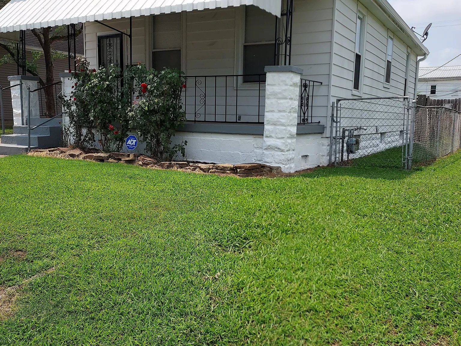 2 bed, 1.5 bath, 1584 sqft, $1,200 — Photo 1