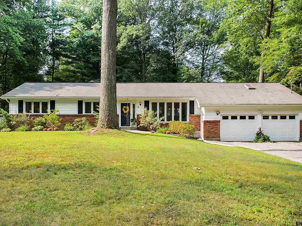 1st image of 6 Aspen Ln