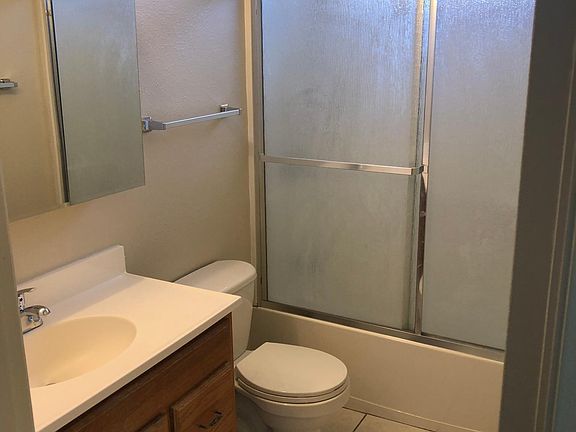 3rd image of 1951 Rosewood Ln