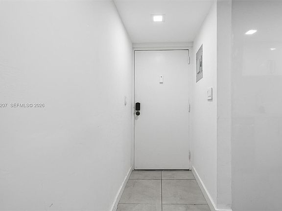 4th image of 469 N Pine Island Rd APT B302