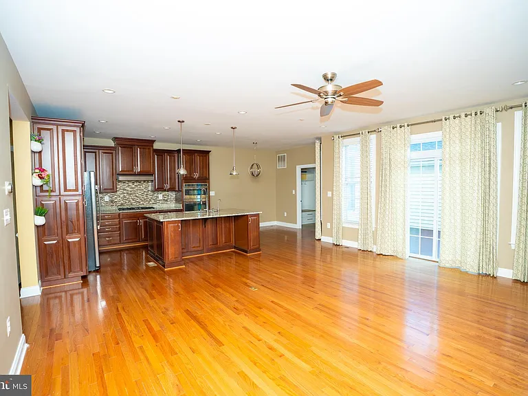 22535 Willington Sq — Photo 16