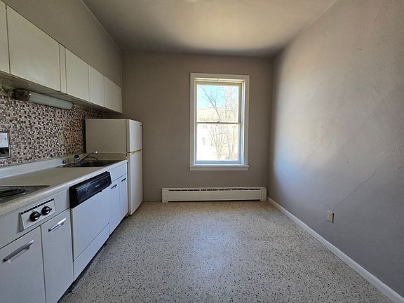 4th image of 106 N 6th St APT 2