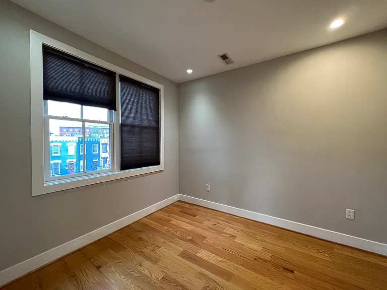 1209 G St SE #8 — Photo 15