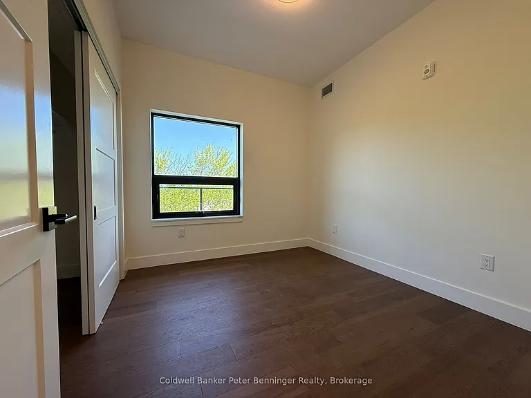 604 Queen St S #401 — Photo 12