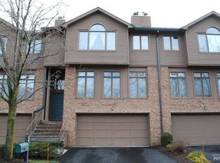 58 Lakeview Dr, Old Tappan, NJ 07675