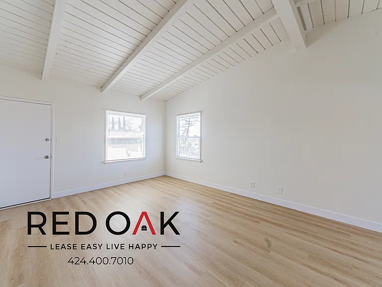 12719 Vanowen St #10 — Photo 4