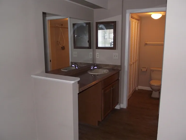 5293 Vineland Rd — Photo 15