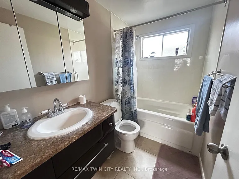 254 Camille Cres — Photo 12