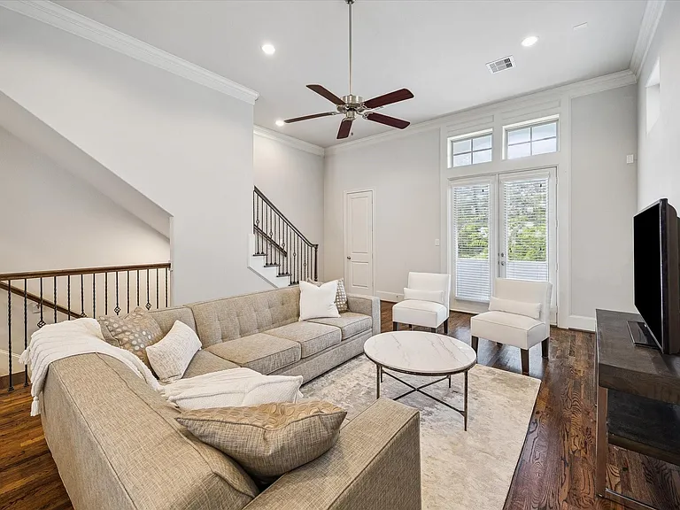 2048 Fannin Sta S — Photo 11