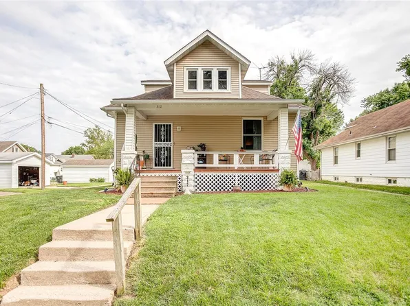 312 S 15th St, Belleville, IL 62220