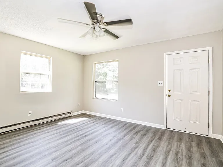 822 Cummins St — Photo 14