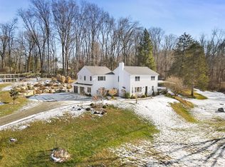 30 Schoolhouse Rd, Waccabuc, NY 10597