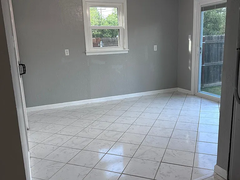 2137 S Fairfield St — Photo 8