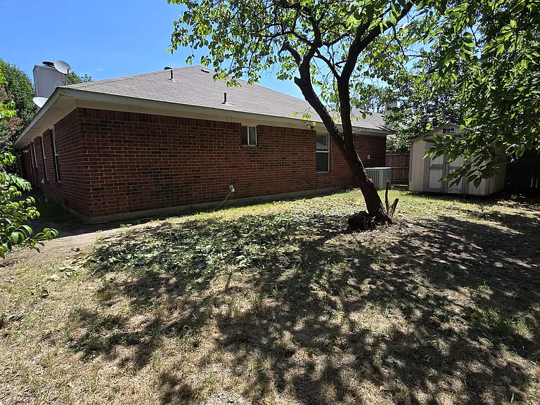 8028 Clear Brook Cir — Photo 26