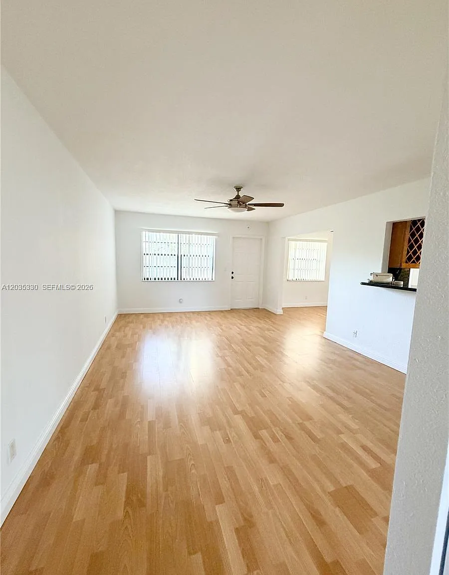 Palm Village Club Condo — Photo 1