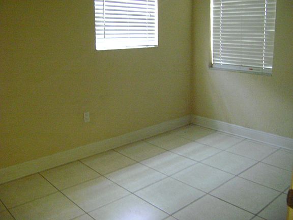 5th image of 770 Curtiss Dr