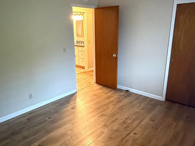 723 Menlo Ave — Photo 15