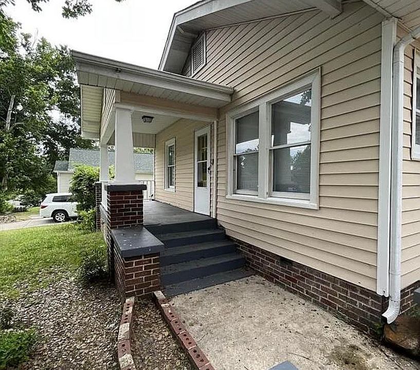 1st image of 921 Foushee St