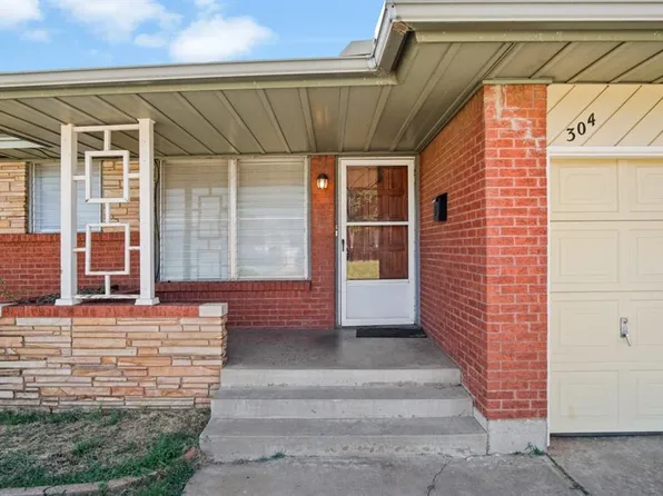 304 Leonard Ln, Midwest City, OK 73110