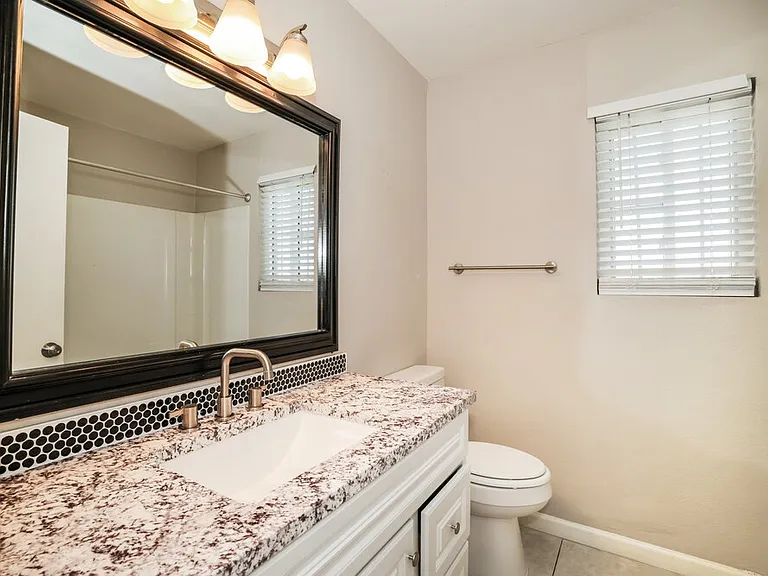 1915 S 39th St #19 — Photo 16
