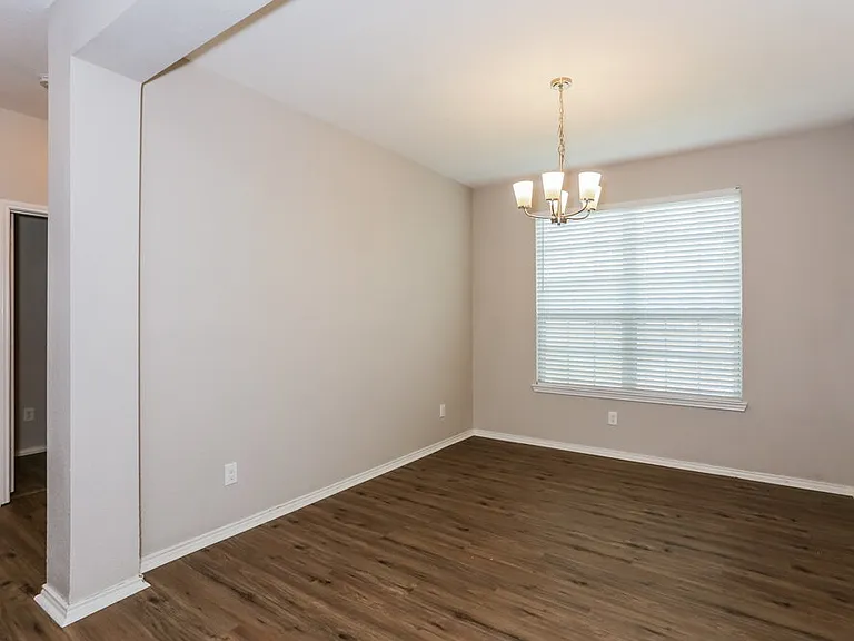 204 Bay St — Photo 6