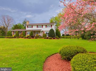 1 Hillside Ln, Yardley, PA 19067