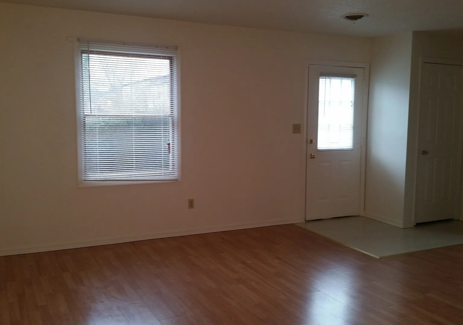 Surrey Court 209 Town Houses — Photo 2