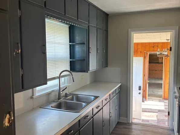 321 North St, Buda, IL 61314