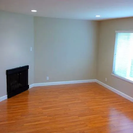 23 Comstock Queen Ct — Photo 9