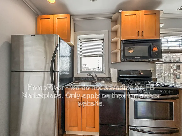1137 W Grace St #3E — Photo 3