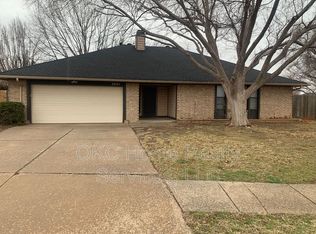 2801 Countrywood Ln, Edmond, OK 73012