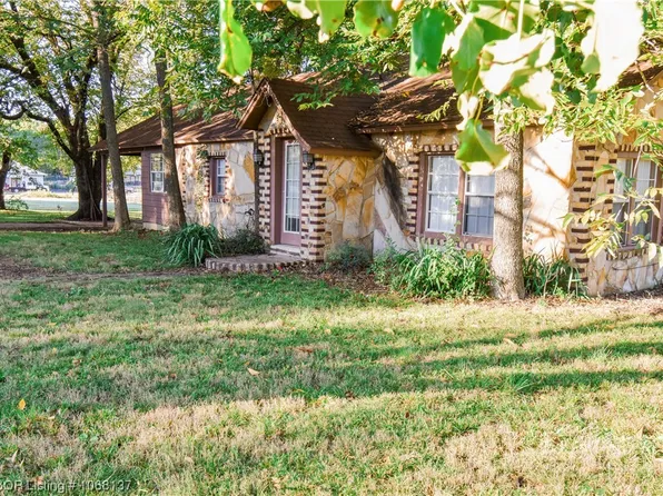 19 N Olive St, Hartford, AR 72938