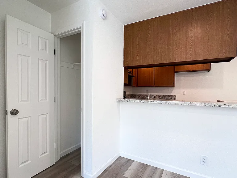 134 S Western Ave #10 — Photo 6