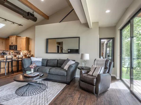 78 Park Ln, Gainesville, TX 76240