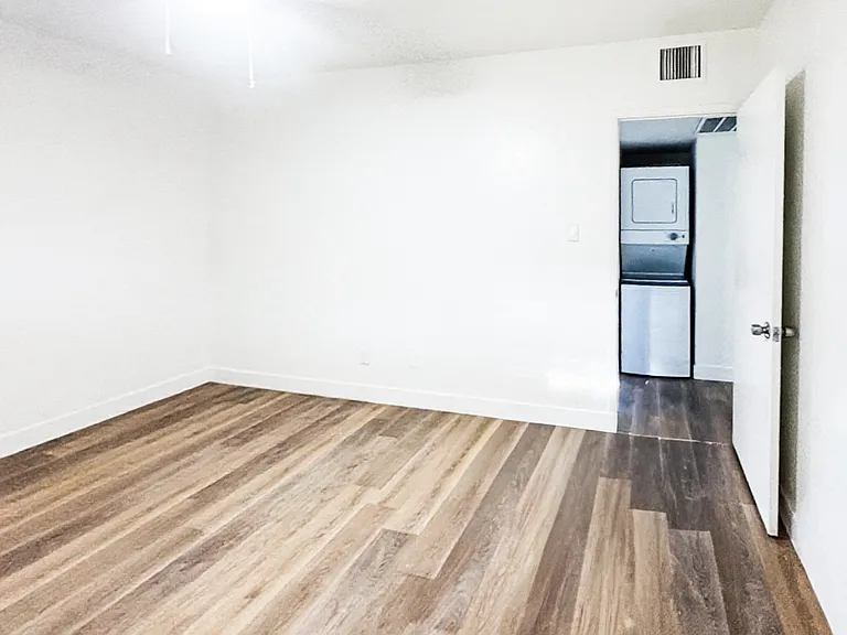 337 W Pasadena Ave #11 — Photo 13