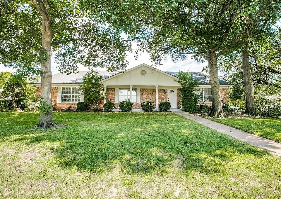 1st image of 304 Oak Valley Dr