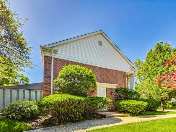 101 Chanticleer Ln, Hinsdale, IL 60521
