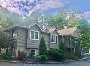 239 Tall Oak Dr, Pocono Lake, PA