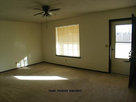 5th image of 2726 N Park Dr