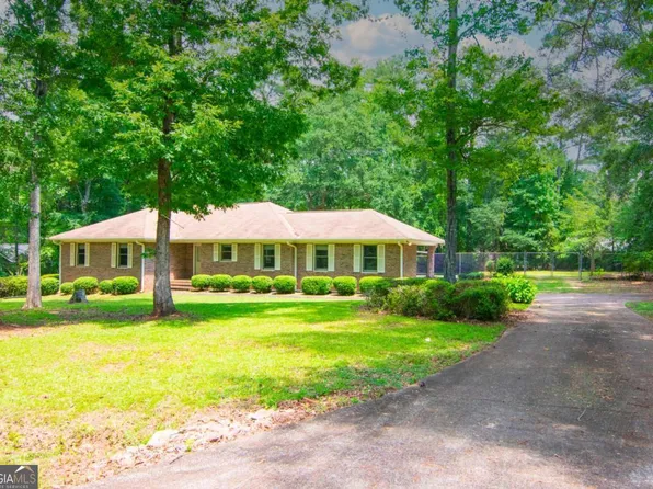 240 Plumfield Dr, Pine Mountain, GA 31822